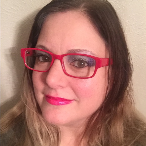 Meet your Posher, Lenora - Picture 1 of 3